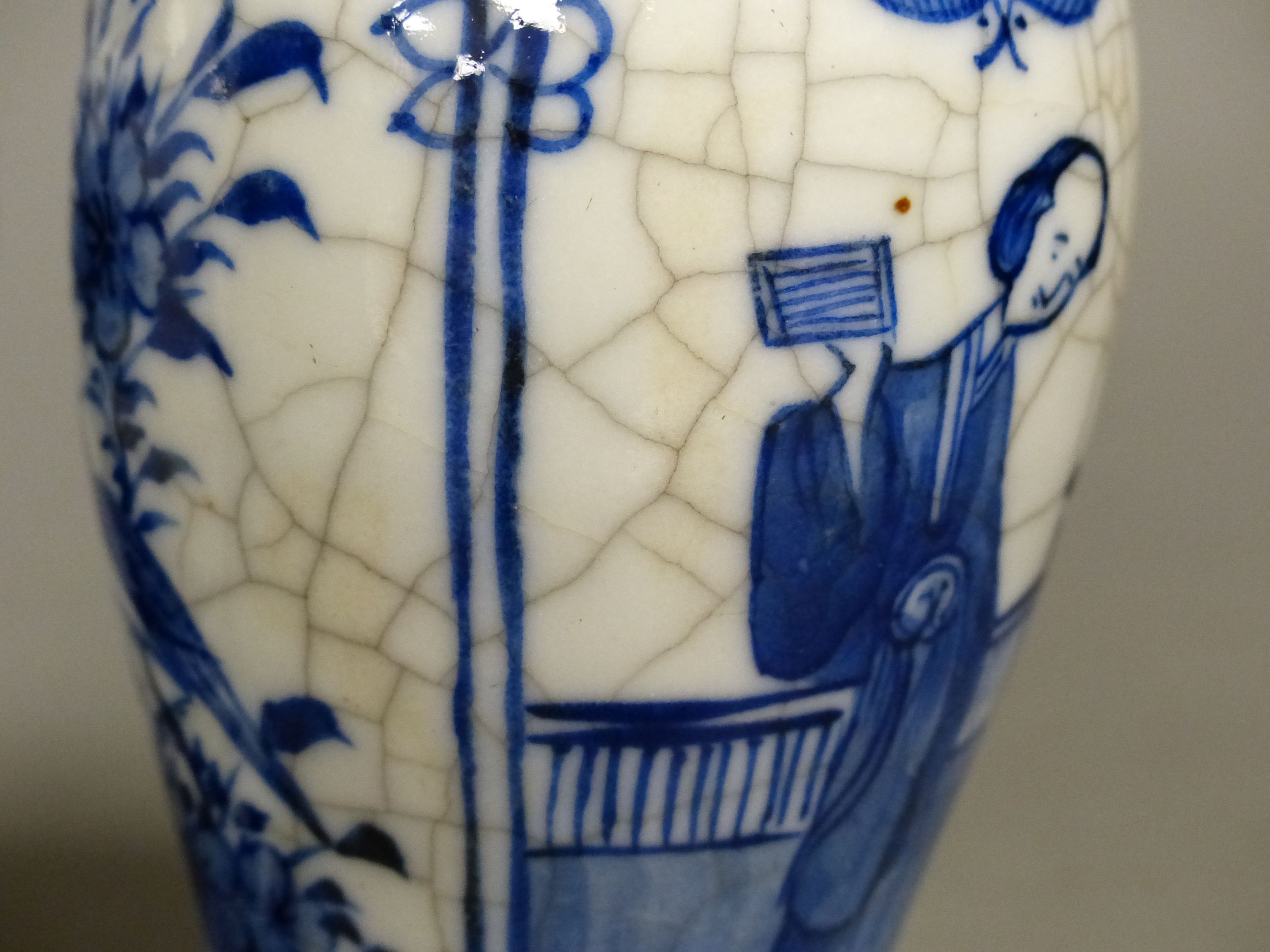 A pair of Chinese blue and white crackle glaze vases and covers, early 20th century, height 22cm